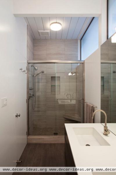 midcentury bathroom by Klopf Architecture