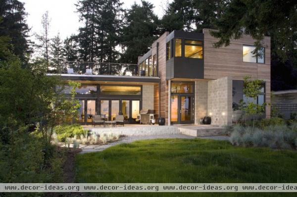 contemporary exterior by Coates Design Architects Seattle