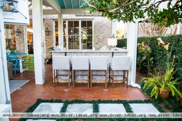 beach style patio by Mullin Landscape Associates, LLC