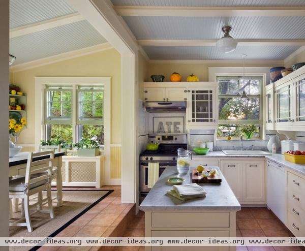 traditional kitchen by Francis Dzikowski Photography Inc.