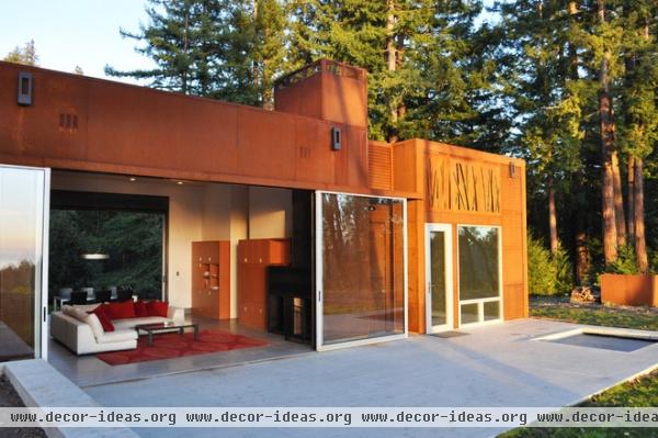 industrial patio by Fuse Architects, Inc.