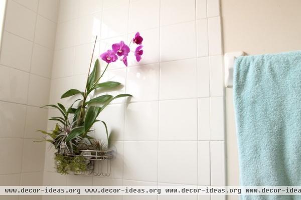 tropical bathroom 10 Cures for a Black Thumb