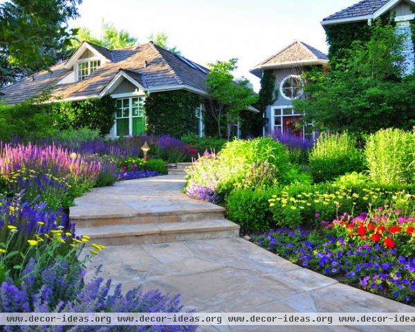 traditional landscape by Designscapes Colorado Inc.