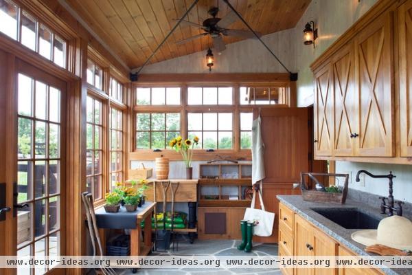 traditional garage and shed by Rill Architects