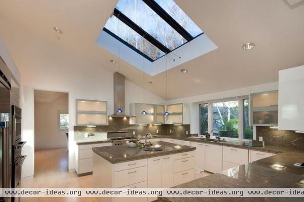 modern kitchen by mark pinkerton  - vi360 photography