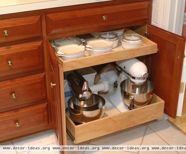 traditional kitchen by Elizabeth Beach Hacking, ShelfGenie Designer