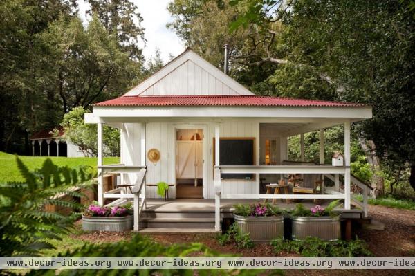 farmhouse exterior by Richardson Architects