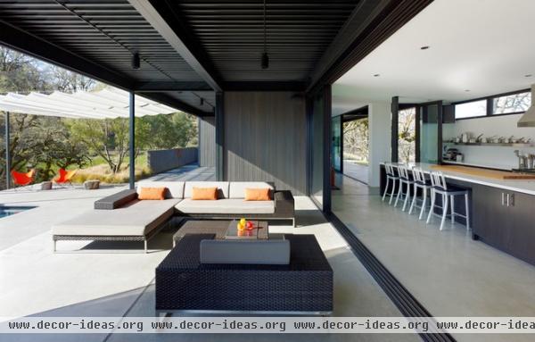 modern patio by Marmol Radziner