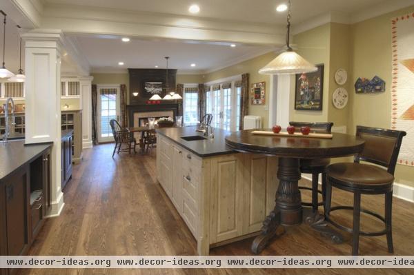 traditional kitchen by Warmington & North