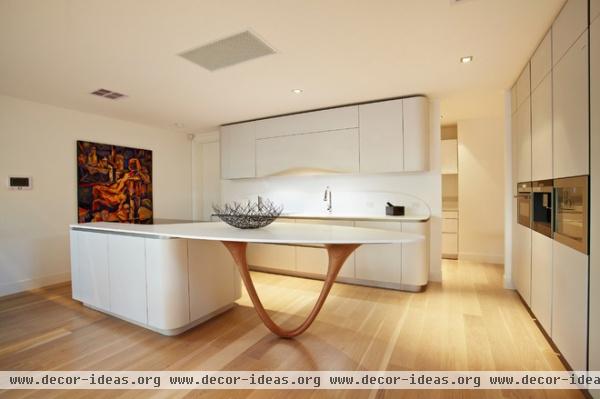 contemporary kitchen by Platinum Building Group