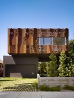 Houzz Tour: Dappled Light Inspires Artistic Wrapping