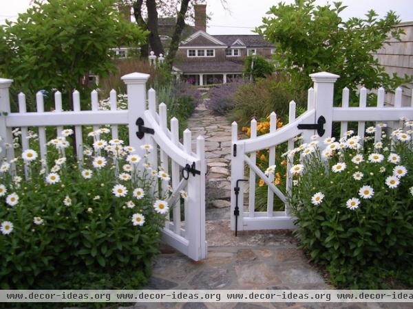 beach style landscape by Sean Papich Landscape Architecture