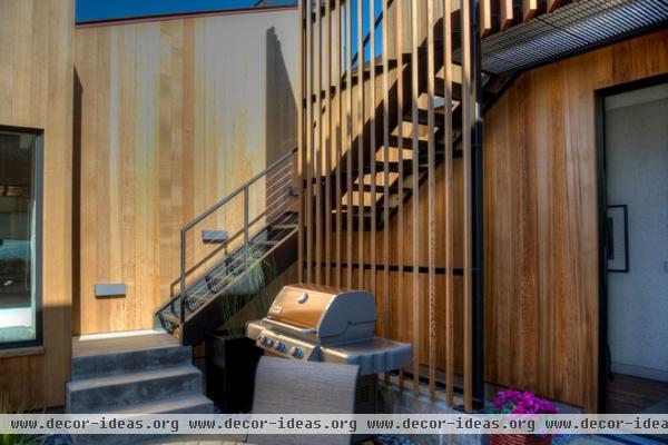 midcentury patio by Hudson Street Design