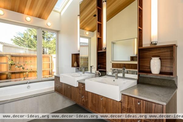 midcentury bathroom by Hudson Street Design