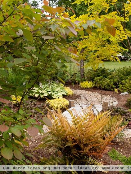 traditional landscape by Le jardinet