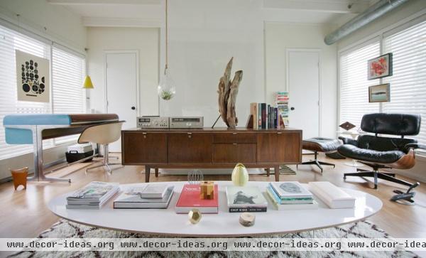 Houzz Tour: Addicted to Iconic Furniture in Houston