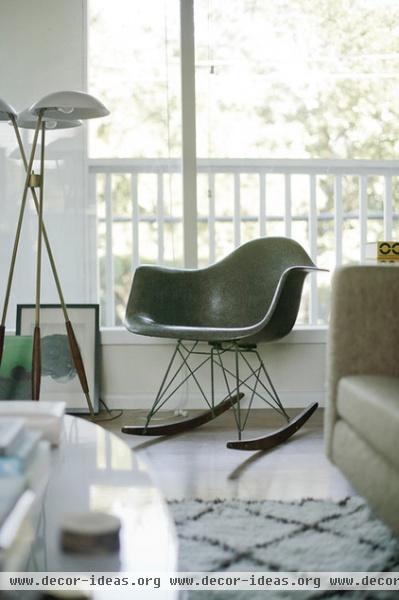 Houzz Tour: Addicted to Iconic Furniture in Houston