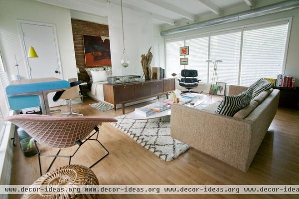 Houzz Tour: Addicted to Iconic Furniture in Houston