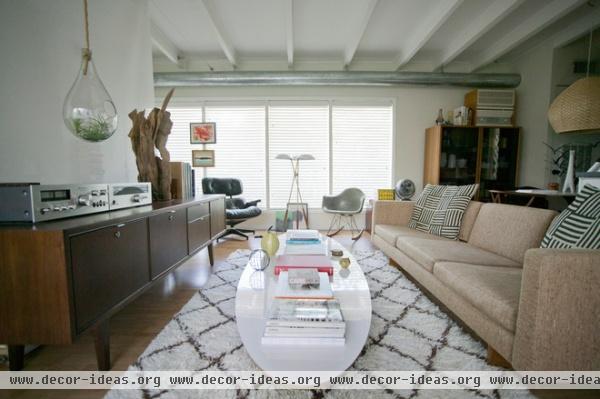 Houzz Tour: Addicted to Iconic Furniture in Houston