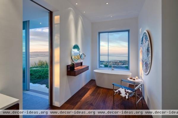 modern bathroom by Neumann Mendro Andrulaitis Architects LLP