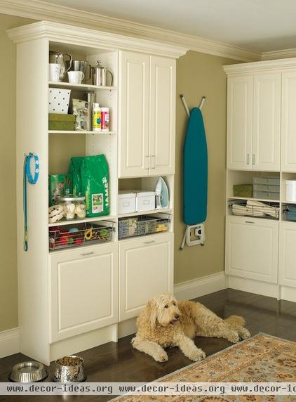 laundry room by Capital Closets