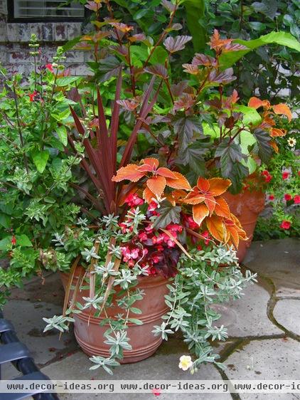 traditional patio by Exteriorscapes llc