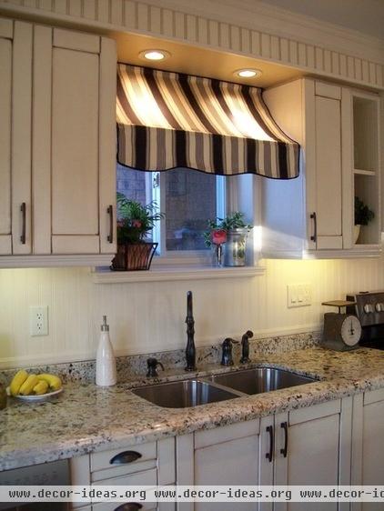 traditional kitchen Bistro Style Kitchen