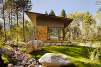 Houzz Tour: Finding the Essential in a Compact Guesthouse