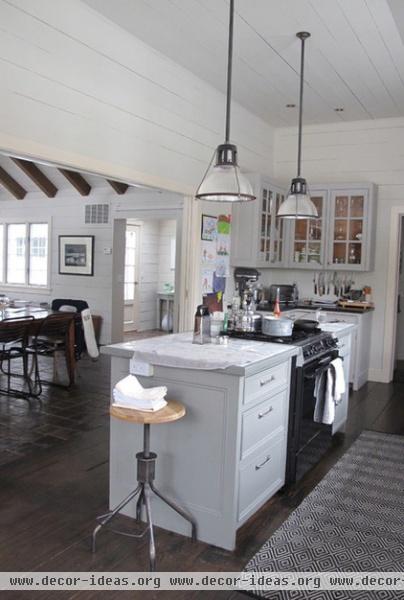 farmhouse  Kitchen of the Week: Farmhouse Style, Modern Amenities