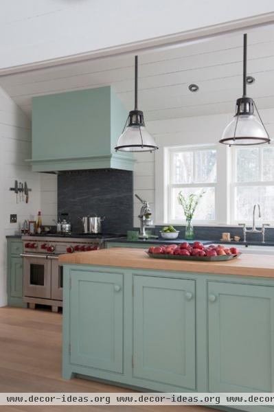 farmhouse kitchen by Rafe Churchill: Traditional Houses