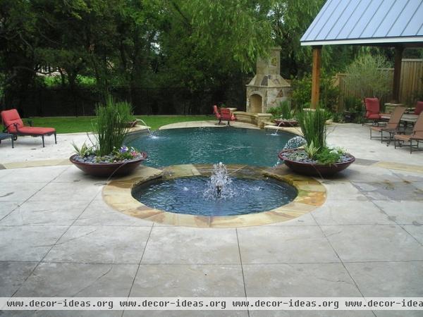 traditional pool by Pool Environments, Inc.