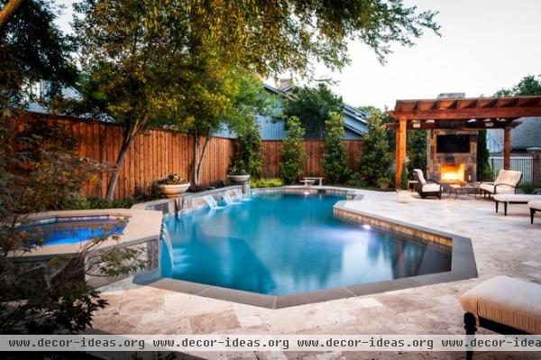 traditional pool by Pool Environments, Inc.