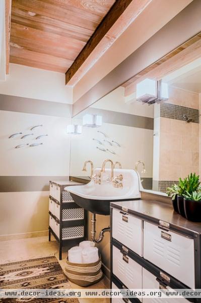 modern bathroom by Lindsey Schultz Design