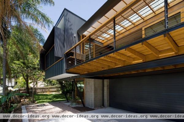 contemporary garage and shed by Matt  Elkan Architect