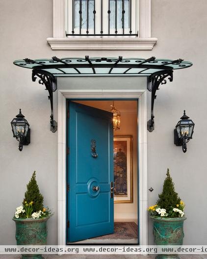 traditional entry by Diamond Homes, Inc.