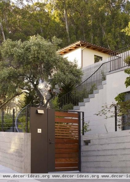 modern entry by Blasen Landscape Architecture