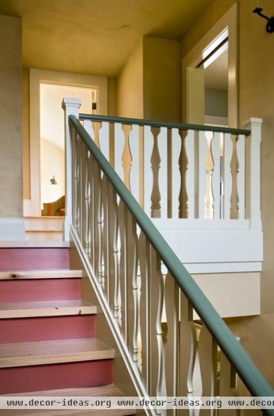 traditional staircase by Smith & Vansant Architects PC