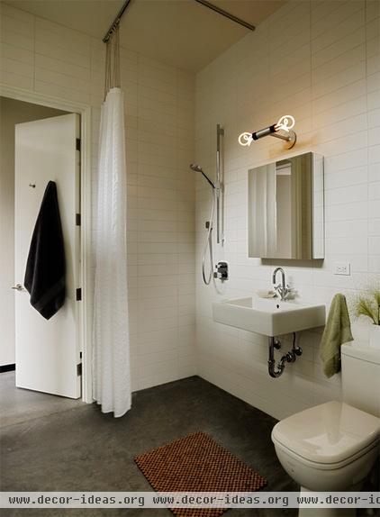 modern bathroom by Schwartz and Architecture