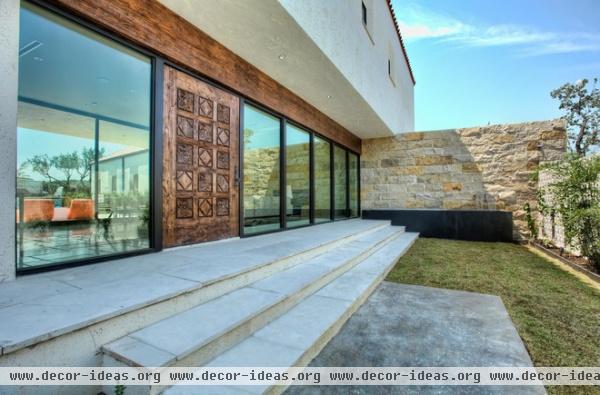 contemporary entry by Progressive Solutions