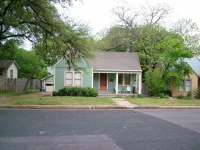 Houzz Tour: Playing With Good Tension in Austin