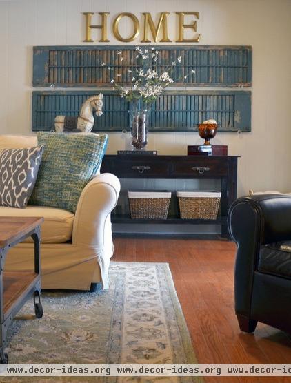 traditional living room by Sarah Greenman