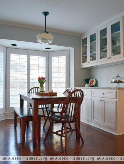 traditional kitchen by Sarah Greenman