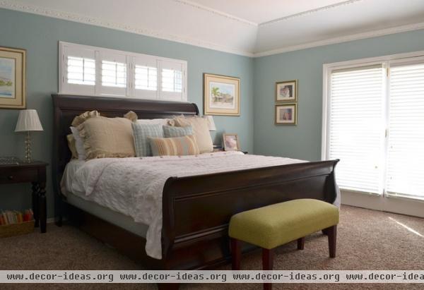 traditional bedroom by Sarah Greenman