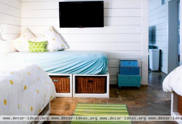 beach style bedroom by Mina Brinkey