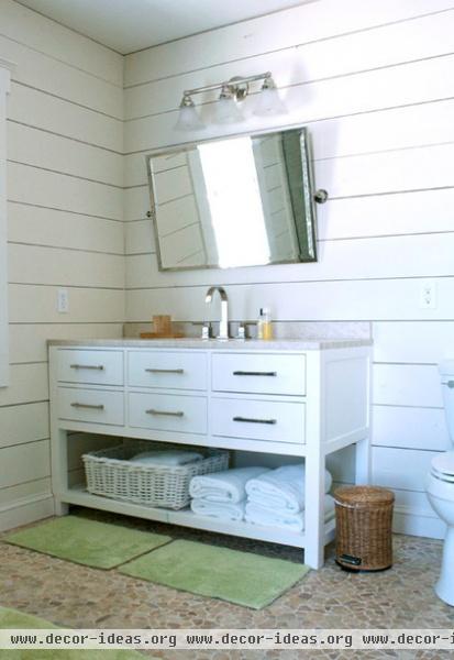 beach style bathroom by Mina Brinkey