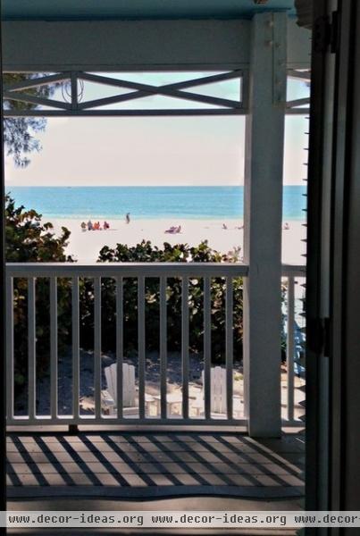 beach style porch by Mina Brinkey