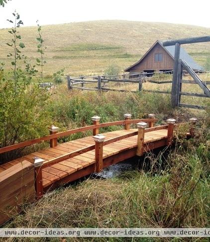 farmhouse landscape by www.RedwoodGardenBridges.com