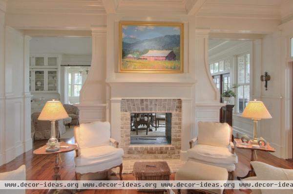 traditional living room by Allison Ramsey Architects