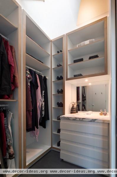 modern closet by Mihaly Slocombe