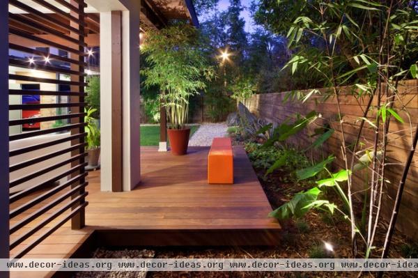 modern landscape by Evergreen Consulting / 4EGC